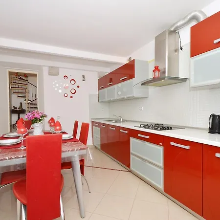 Irvin * 特罗吉尔