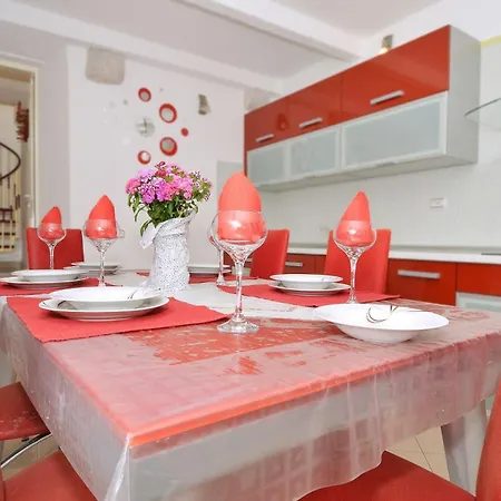 Irvin * 特罗吉尔