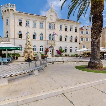 Irvin * Trogir